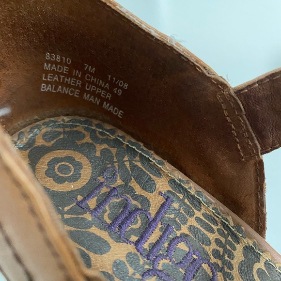 Indigo Brand Tan Heels - Picture 6 of 7